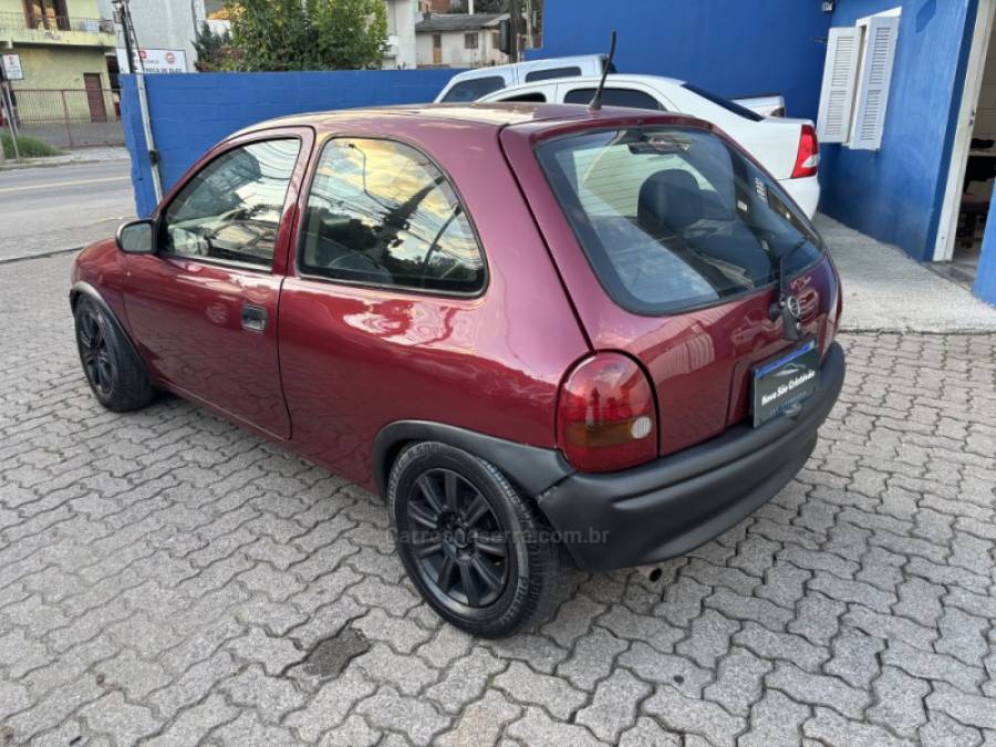 CHEVROLET - CORSA - 1997/1997 - Vermelha - R$ 18.500,00