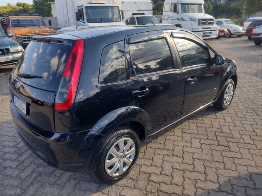 FORD - FIESTA - 2013/2014 - Preta - R$ 30.500,00