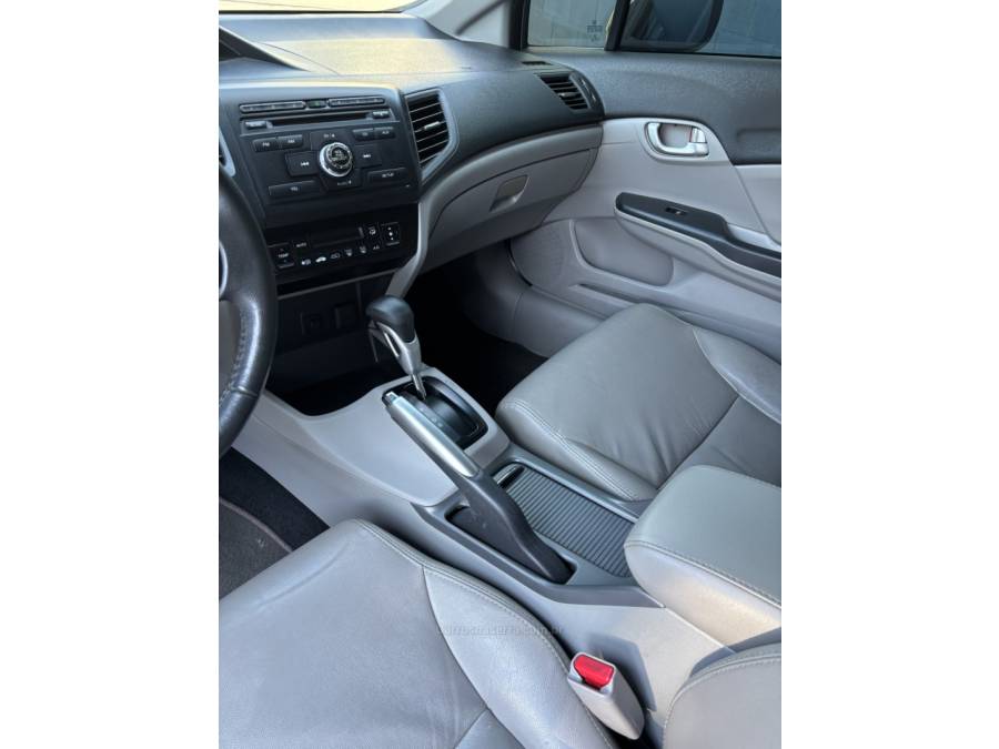 HONDA - CIVIC - 2014/2015 - Cinza - R$ 78.900,00