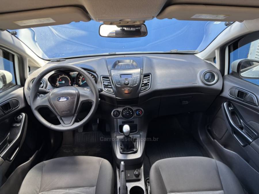 FORD - FIESTA - 2014/2015 - Branca - R$ 49.900,00