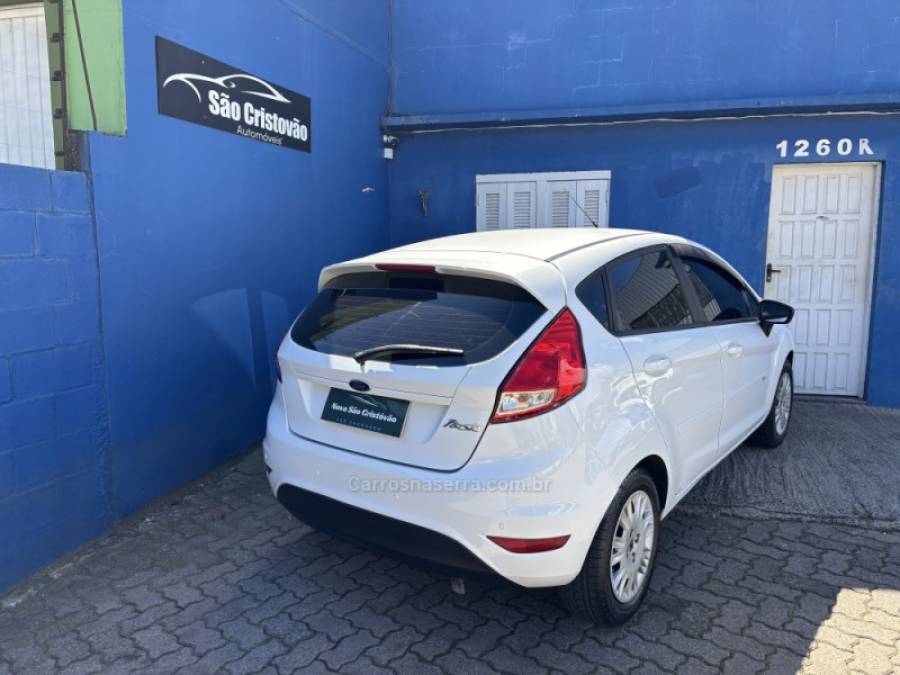 FORD - FIESTA - 2014/2015 - Branca - R$ 49.900,00